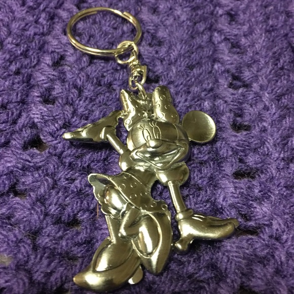 Mini Mouse Metal Key Chain - Picture 4 of 8